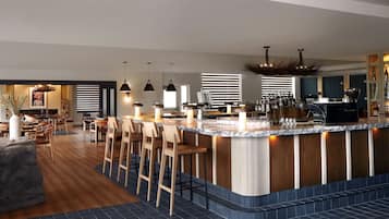 Der serveres morgenmad, aftensmad og brunch