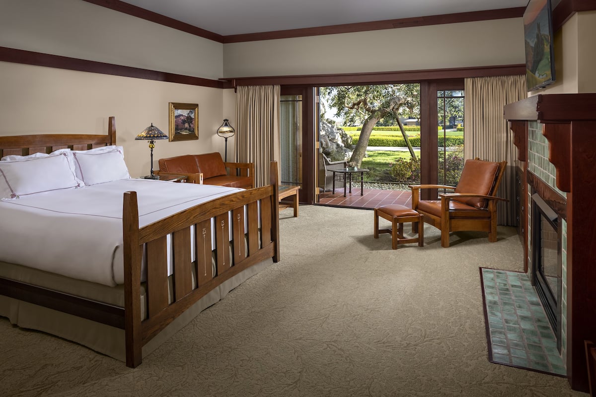 Suite (Golf) | Egyptian cotton sheets, minibar, in-room safe, desk