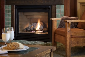 Egyptian cotton sheets, minibar, in-room safe, desk - The Lodge at Torrey Pines (La Jolla)