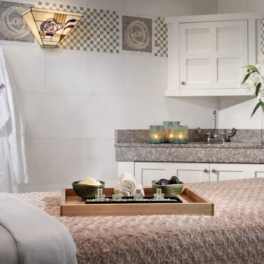 Couples treatment rooms, sauna, hot tub, steam room, body treatments