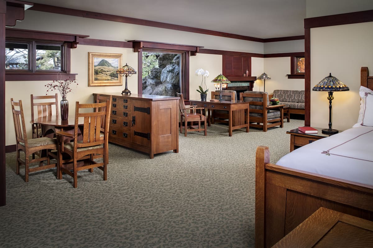 Suite (Robinson) | Egyptian cotton sheets, minibar, in-room safe, desk