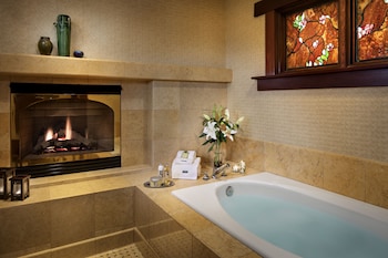 Suite, 1 King Bed (Thorsen 1 Bedroom) | Bathroom | Free toiletries, hair dryer, bathrobes, slippers at The Lodge at Torrey Pines