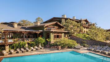 Utendørsbasseng og bassengparasoller