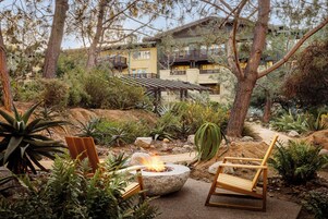 이집트산 면 시트, 미니바, 객실 내 금고, 책상