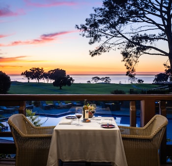 2 restaurants, breakfast served at The Lodge at Torrey Pines