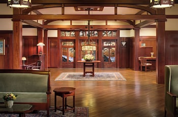 Hotel entrance at The Lodge at Torrey Pines