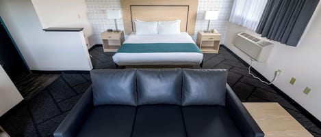 Hypo-allergenic bedding, in-room safe, desk, blackout drapes