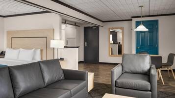 Studio Suite, 1 King Bed with Sofa bed, Non Smoking | Hypo-allergenic bedding, in-room safe, desk, blackout drapes