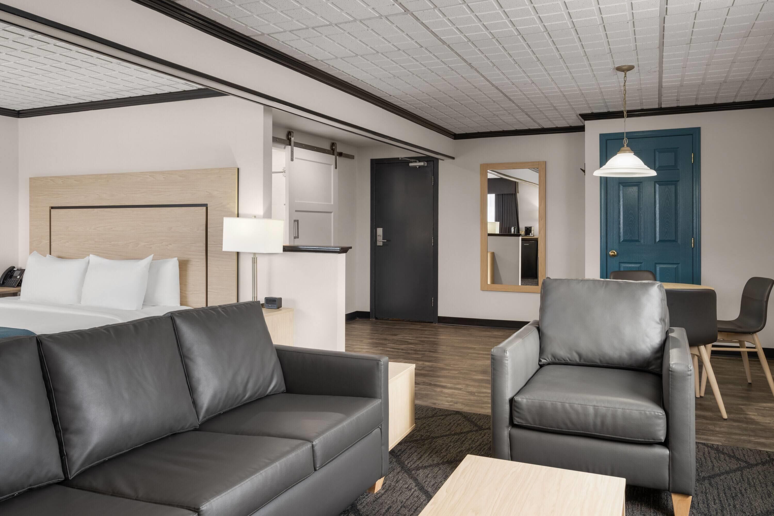 Studiosuite, 1 kingsize-seng med sovesofa, ikke-røyk | Allergitestet sengetøy, safe på rommet, skrivebord og blendingsgardiner