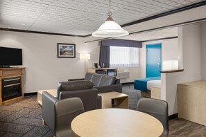 Studiosuite, 1 kingsize-seng med sovesofa, ikke-røyk | Allergitestet sengetøy, safe på rommet, skrivebord og blendingsgardiner