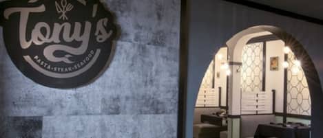 Breakfast, lunch and dinner served