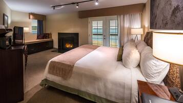Standard Room, 1 King Bed, Balcony, Corner | Desk, blackout drapes, iron/ironing board, free cribs/infant beds