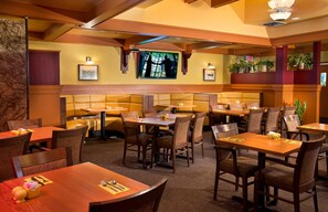 Restaurant - Coast Inn at Lake Hood (Anchorage)
