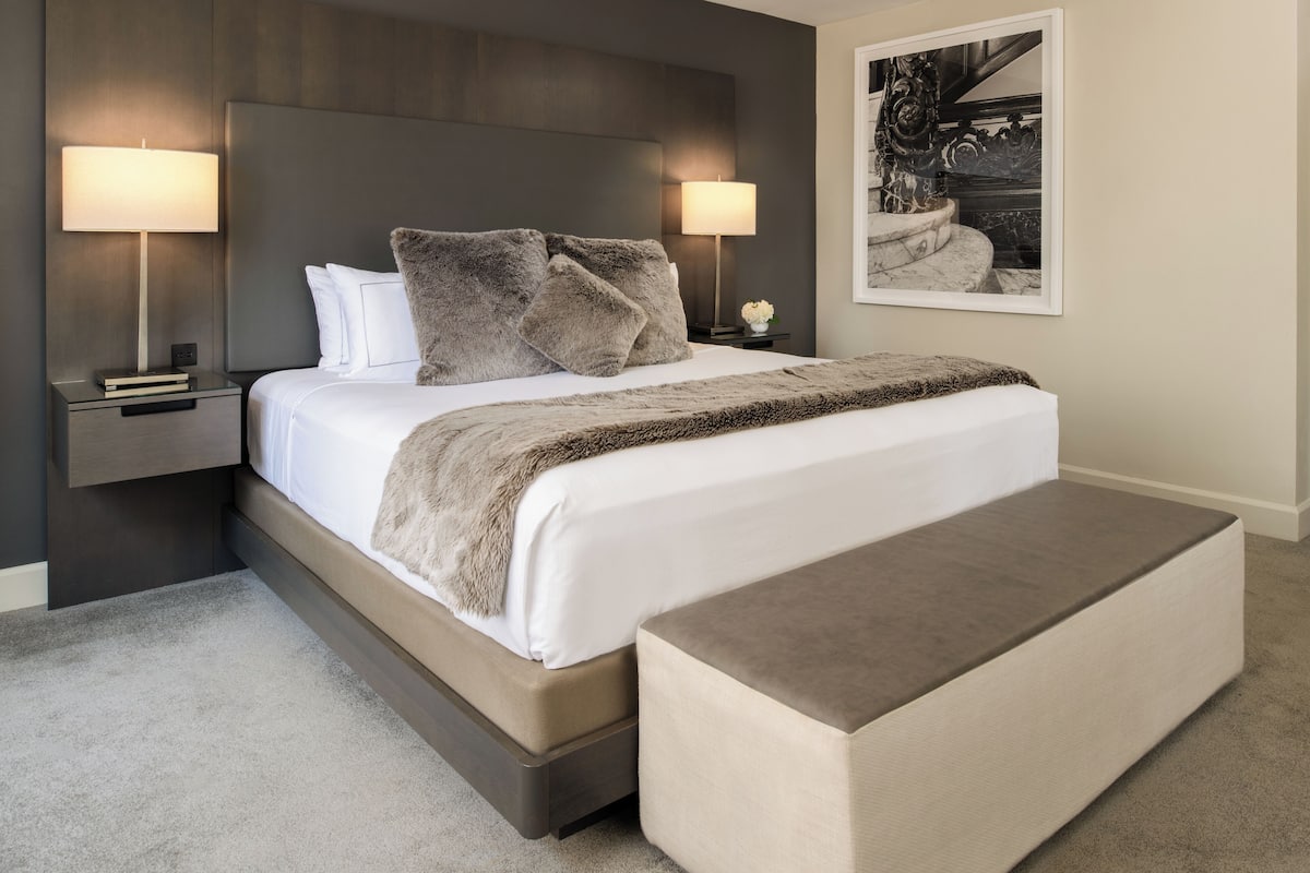 Egyptian cotton sheets, premium bedding, Tempur-Pedic beds, in-room safe