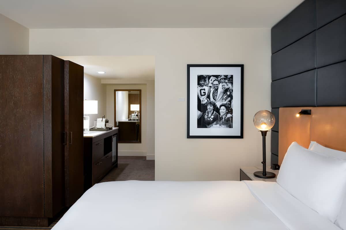 Premium Room, 1 King Bed | Egyptian cotton sheets, premium bedding, down comforters, pillowtop beds