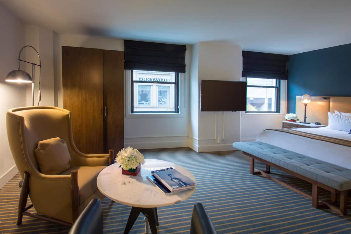 50-tums platt-tv med satellitkanaler och tv