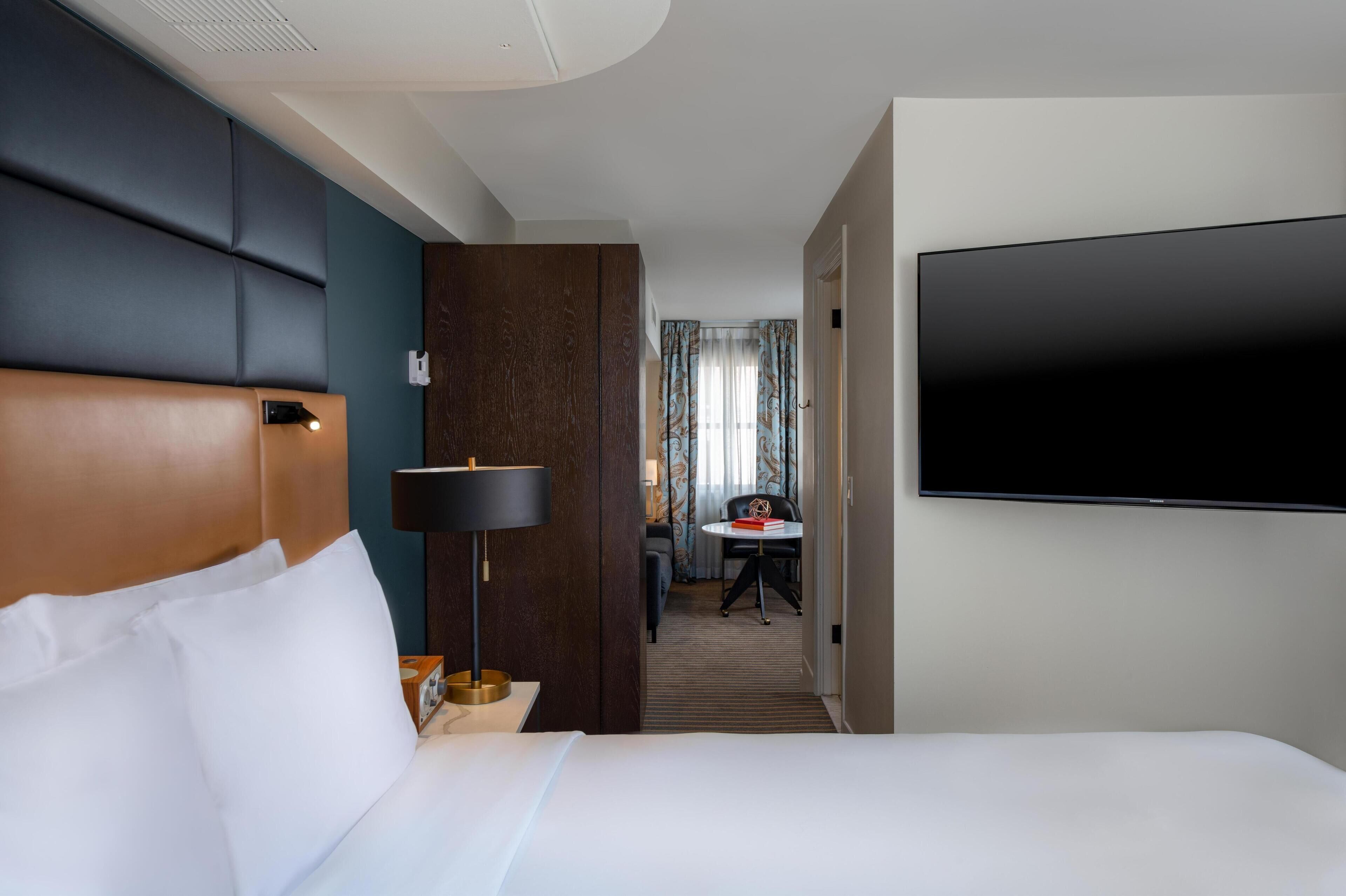 Suite, 1 Bedroom | Egyptian cotton sheets, premium bedding, down comforters, pillowtop beds