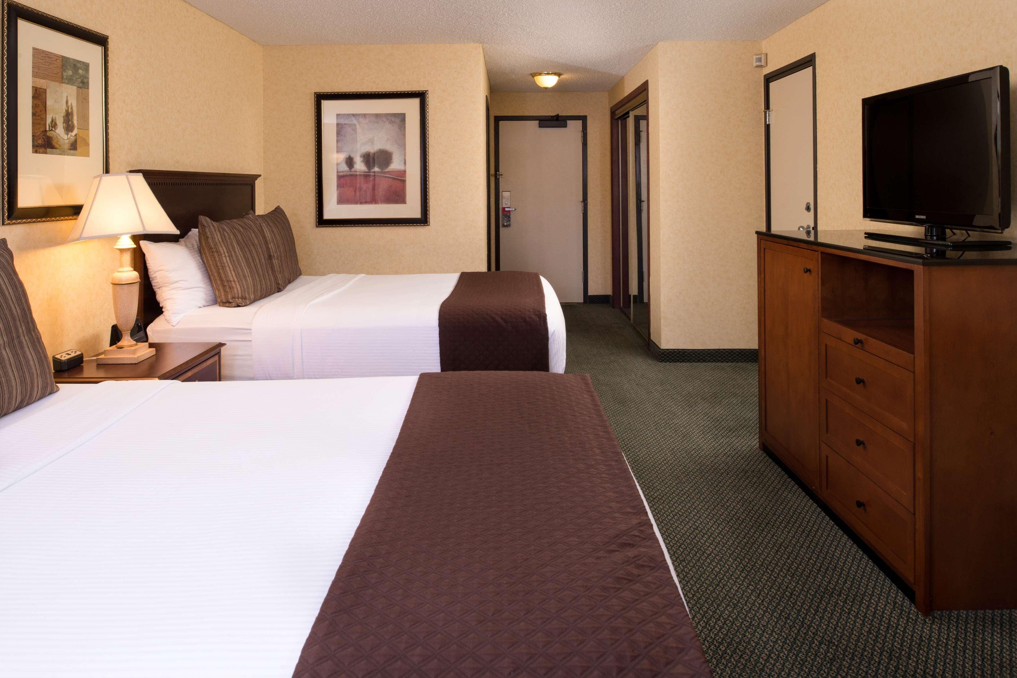 Egyptian cotton sheets, premium bedding, pillowtop beds, in-room safe