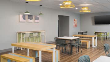 Tägliches inbegriffenes kontinentales Frühstück