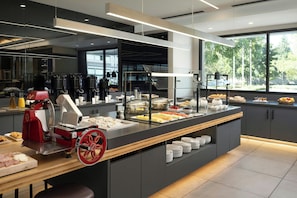 Daily buffet breakfast for a fee