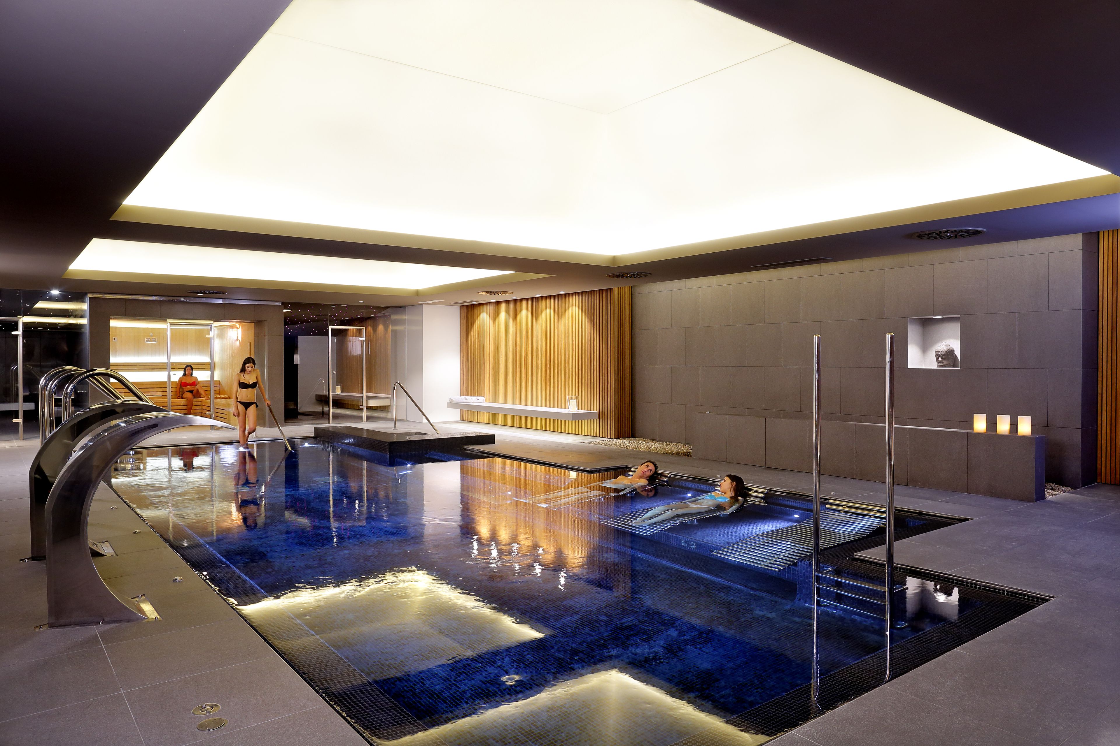 Couples treatment room(s), sauna, hot tub, steam room