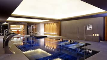 Couples treatment room(s), sauna, hot tub, steam room