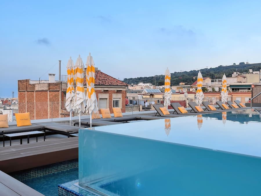 Seasonal outdoor pool, sun loungers