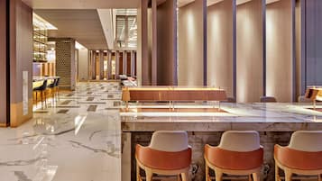 Serveert lunch en diner