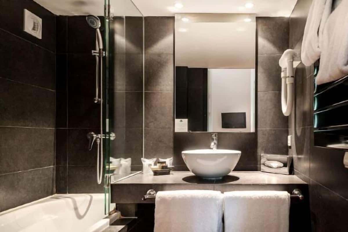 Baño | Regadera, amenidades de baño gratuitas, secadora de cabello, toallas