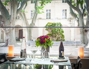 Food court - Hotel Le Cloitre St Louis (Avignon)