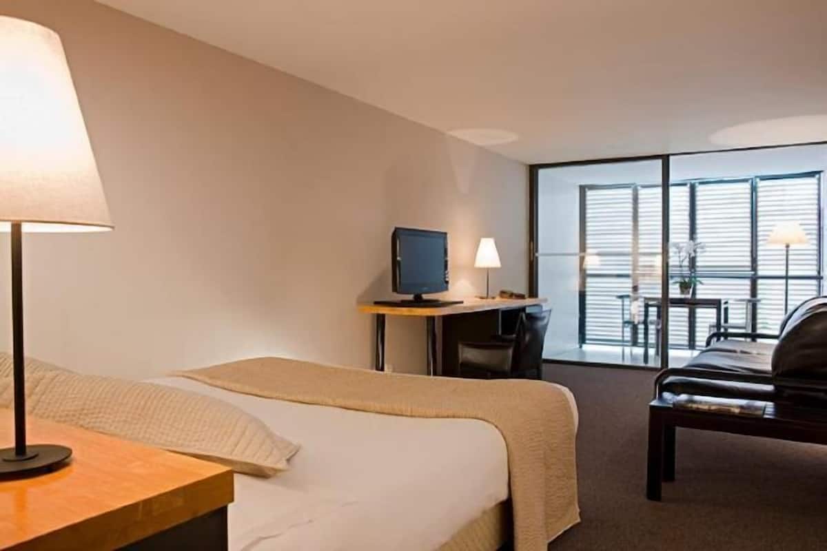 Caja de seguridad en la habitación y insonorización