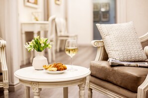 Lunch and dinner served  - Hotel Oasis (Nice)