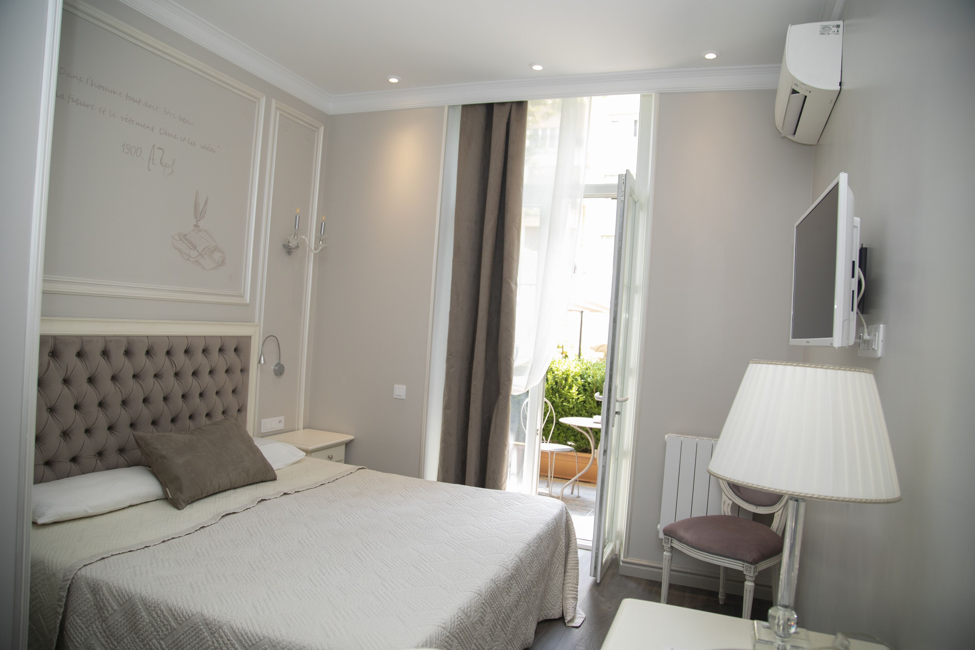 Caja de seguridad en la habitación y sistema de insonorización 