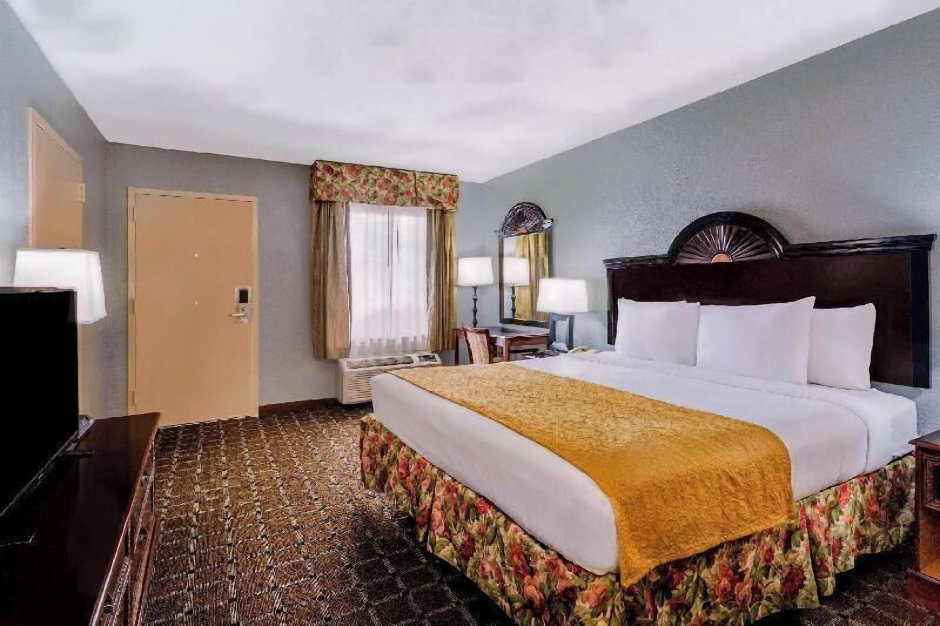 Desk, blackout drapes, iron/ironing board, free WiFi