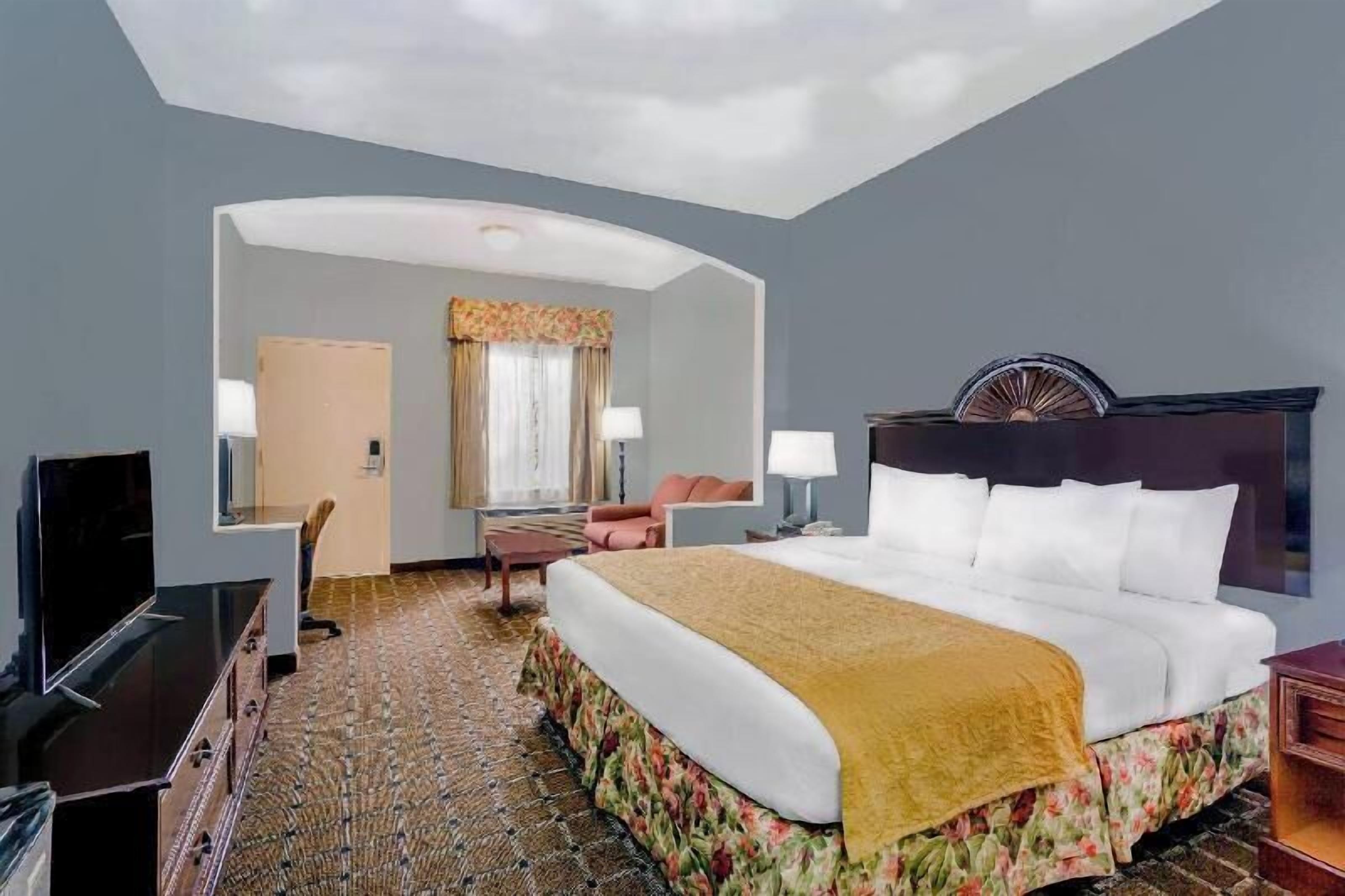 Desk, blackout drapes, iron/ironing board, free WiFi
