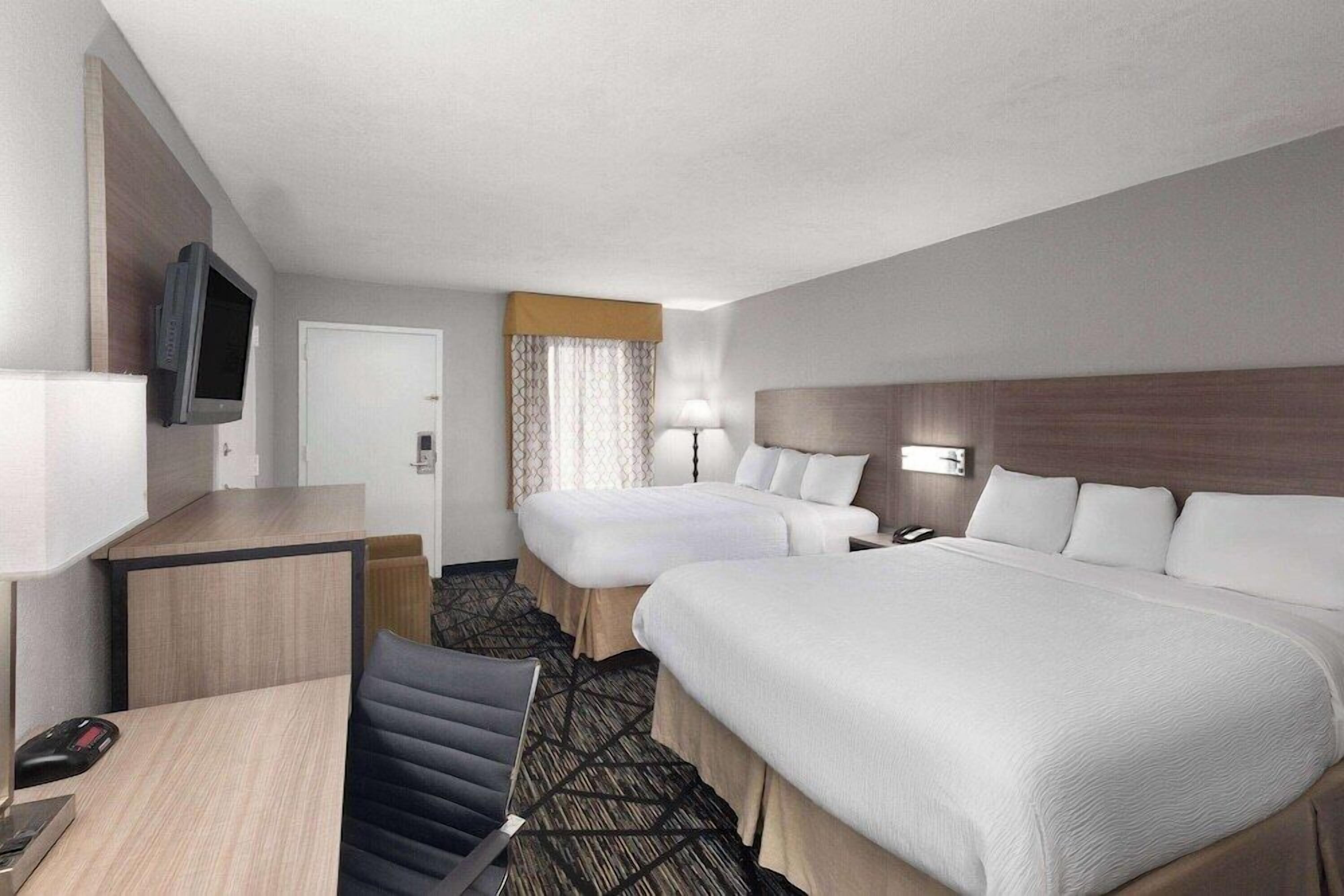 Desk, blackout drapes, iron/ironing board, free WiFi