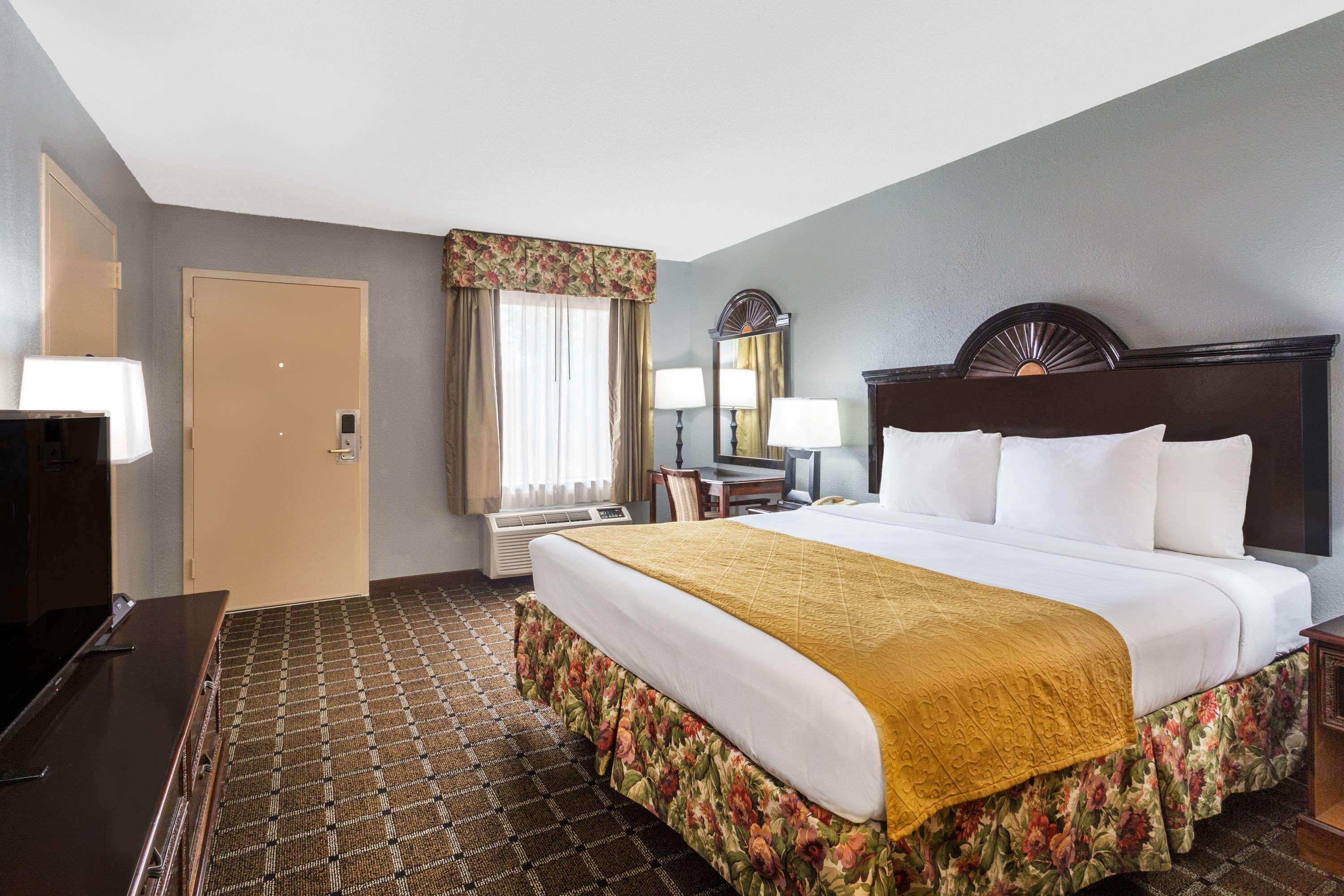 Desk, blackout drapes, iron/ironing board, free WiFi