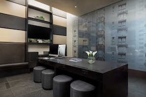 Lobby sitting area - The Hotel @ Fifth Avenue (New York)