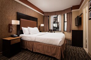 Premium bedding, in-room safe, desk, laptop workspace - The Hotel @ Fifth Avenue (New York)