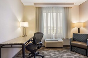 笔记本电脑工作区、熨斗/熨衣板、免费婴儿床、折叠床/加床（额外收费）