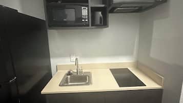 Caja de seguridad en la habitación y escritorio
