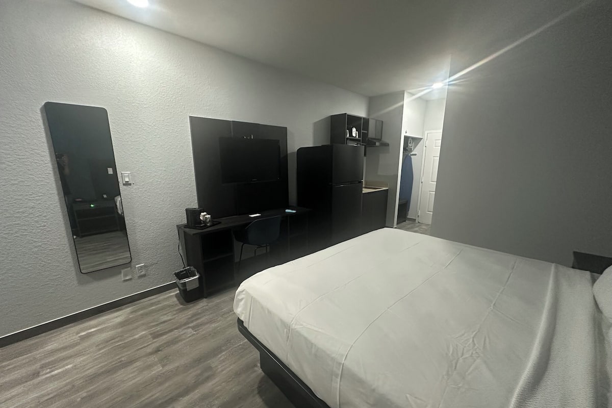 In-room safe, desk, iron/ironing board, free WiFi