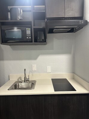 Full-sized fridge, microwave, stovetop, dishwasher