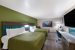 Pillowtop beds, desk, laptop workspace, blackout drapes - Quality Inn Alpine (Alpine)