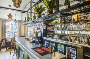 Bar (on property) - The George of Colchester (Colchester)