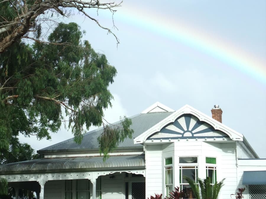 Check-in/check-out kiosk