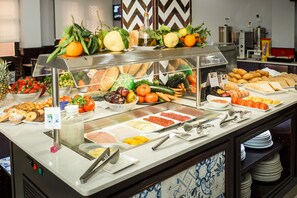 Morgenmadsbuffet hver dag (11 EUR pr. person)