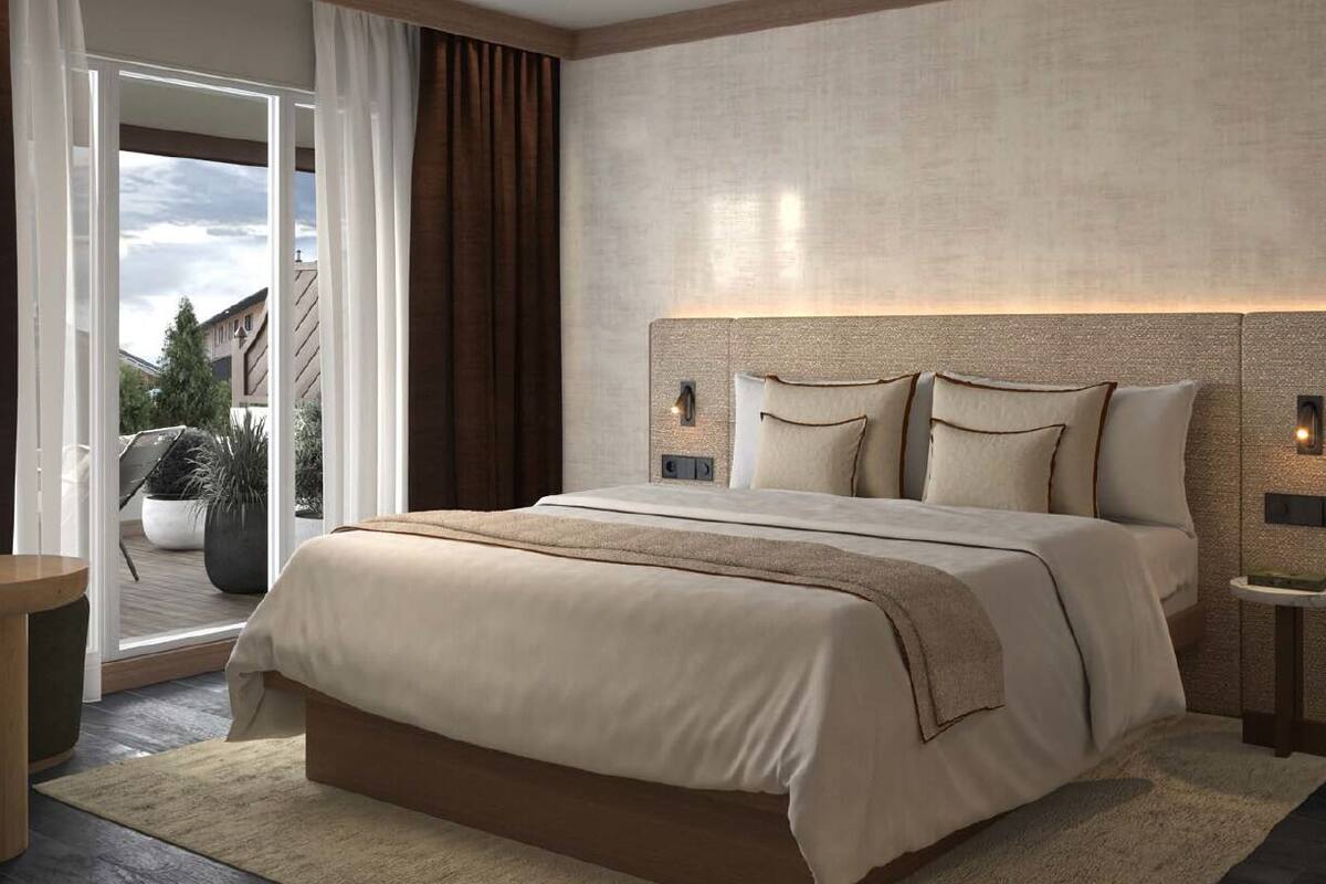Premium bedding, down comforters, minibar, in-room safe
