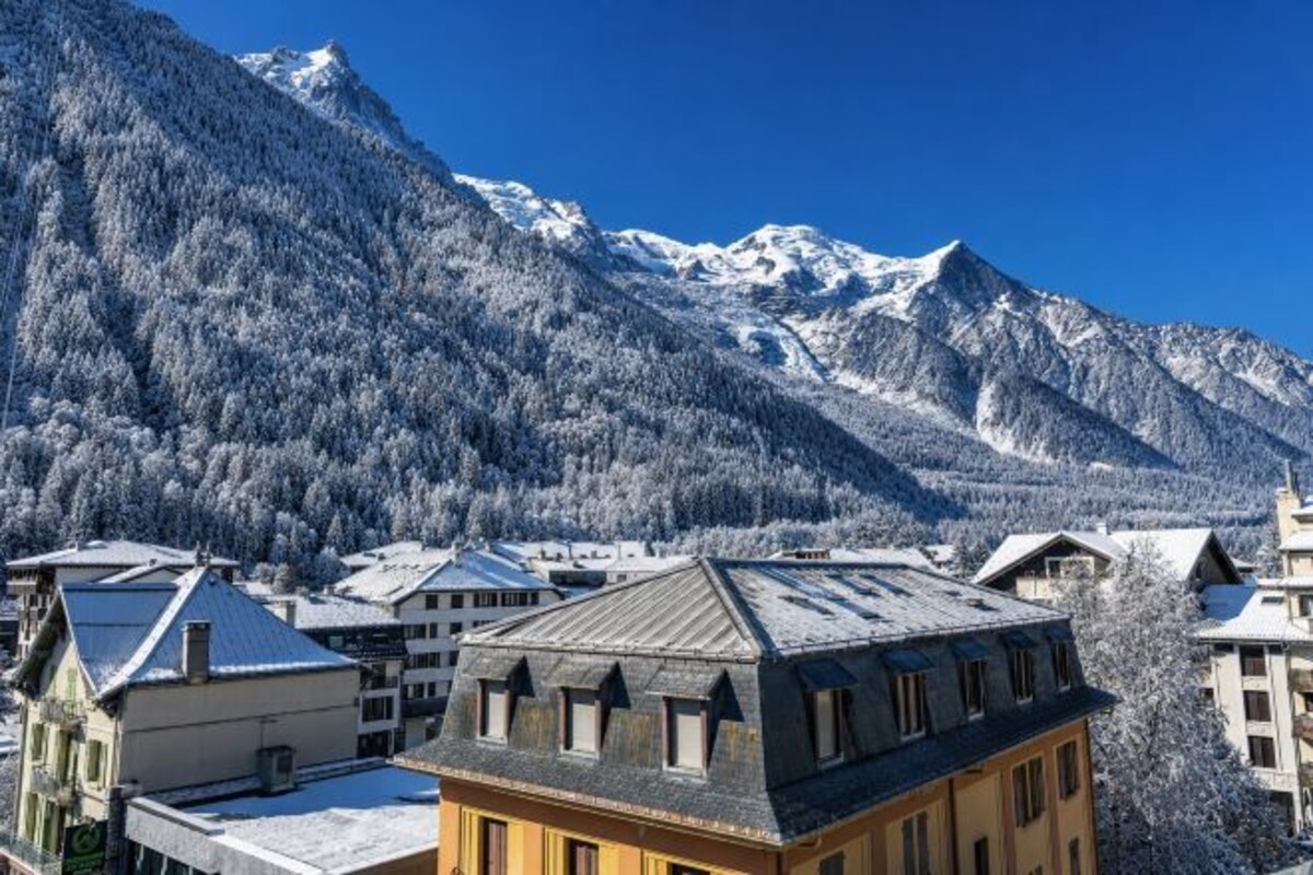 Superior Room with Balcony and Mont-Blanc View