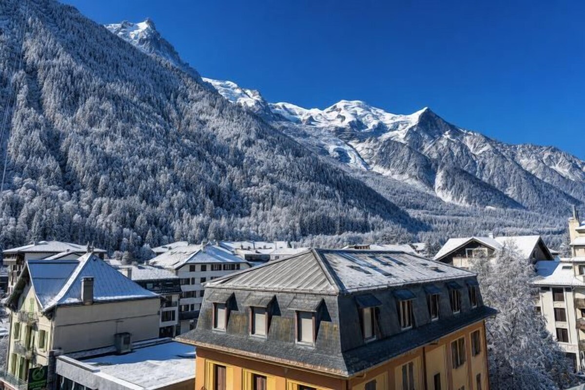 Superior Room with Balcony and Mont-Blanc View